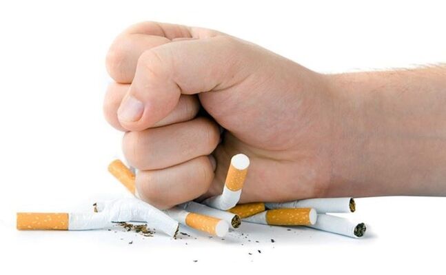 atmest smēķēšanu, lai novērstu kakla sāpes