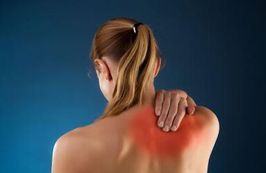Muguras sāpes sievietes plecu lāpstiņās